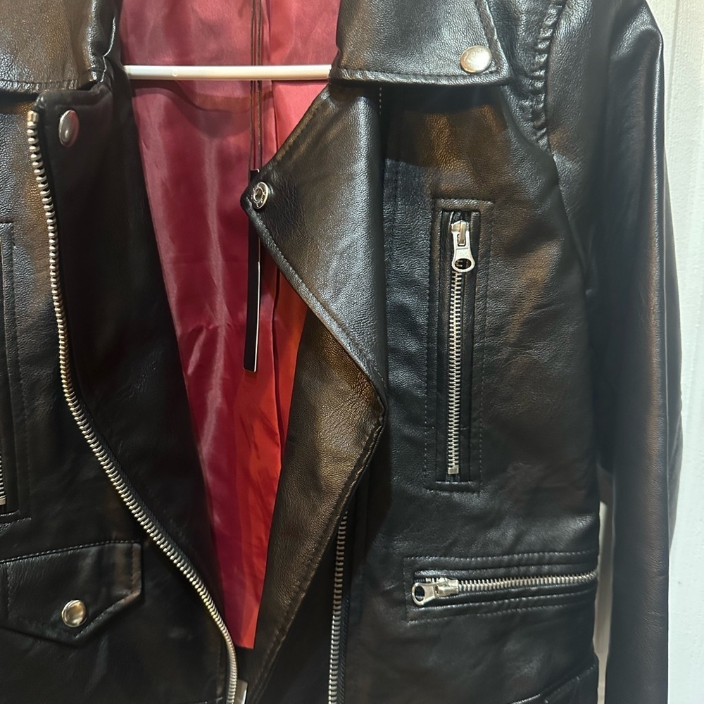 Love Tree NWT Faux Black Leather Zip - Up Jacket W/Pockets Size Medium - Picture 4 of 10
